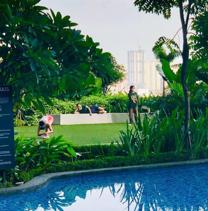 Air Residence 1Br With Balcony Free Netflix And Disney Plus Manila Kültér fotó